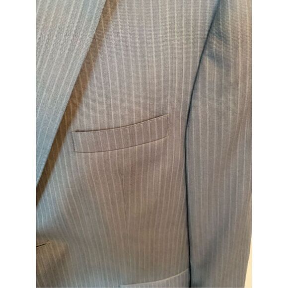 Jos A Bank gray stripped suit size 43R jacket and pants 37R 100% wool - Picture 7 of 9